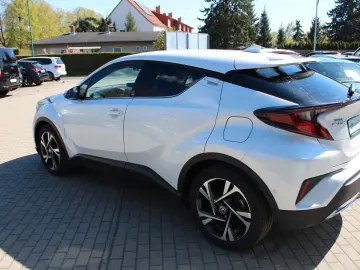 TOYOTA C-HR Hybrid Team D