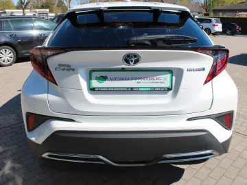 TOYOTA C-HR Hybrid Team D