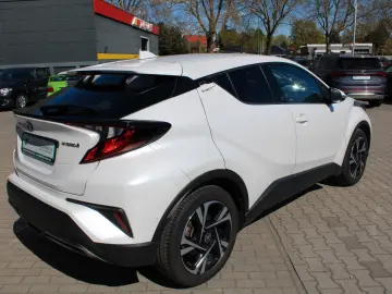 TOYOTA C-HR Hybrid Team D