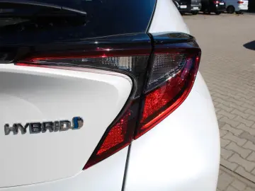 TOYOTA C-HR Hybrid Team D