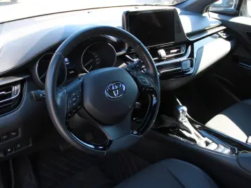 TOYOTA C-HR Hybrid Team D