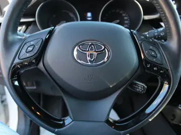 TOYOTA C-HR Hybrid Team D