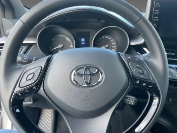 TOYOTA C-HR Hybrid Flow 1.8 222€ mtl. LED Mehrzonenklim