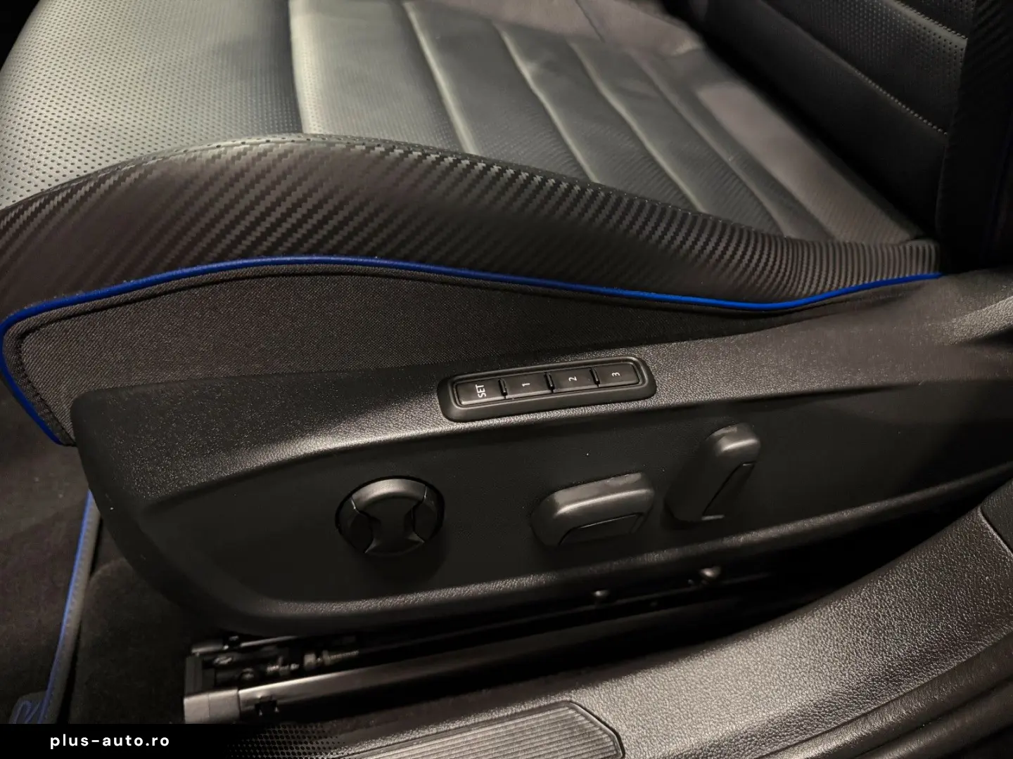 VW Golf R Performance 4Mot.  19Zoll PANORAMA LEDER