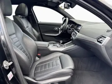 BMW 320iA M SPORT