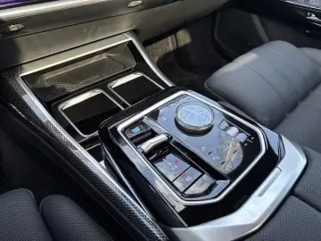 BMW i7 xDR60 M SPORT Crystal
