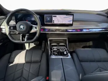 BMW i7 xDR60 M SPORT Crystal