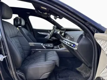 BMW i7 xDR60 M SPORT Crystal