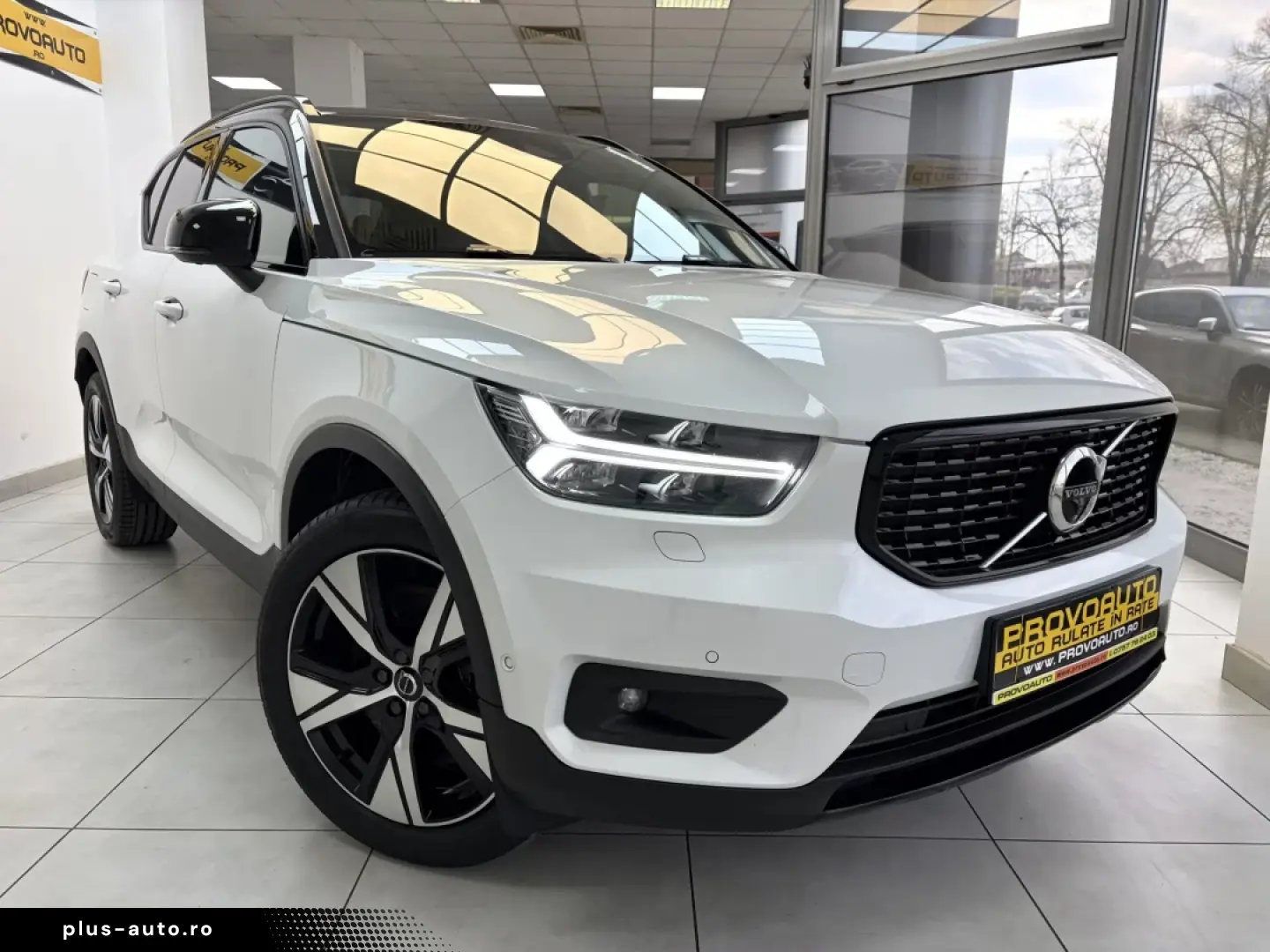 VOLVO XC-40 R-Design  2022