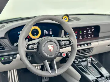 PORSCHE 992.2 Carrera 4 GTS T-Hybrid Cabriolet