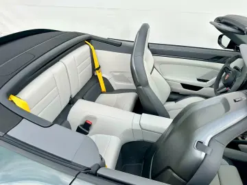 PORSCHE 992.2 Carrera 4 GTS T-Hybrid Cabriolet