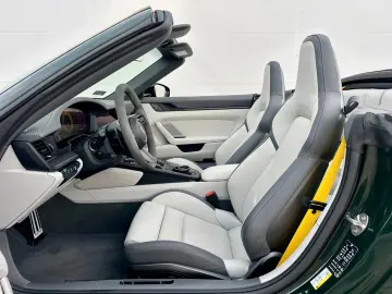 PORSCHE 992.2 Carrera 4 GTS T-Hybrid Cabriolet