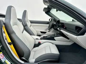 PORSCHE 992.2 Carrera 4 GTS T-Hybrid Cabriolet