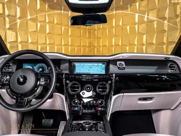 ROLLS ROYCE Cullinan