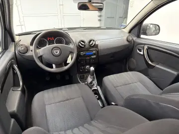 DACIA DUSTER Laureate  2011