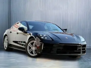 PORSCHE Panamera 4