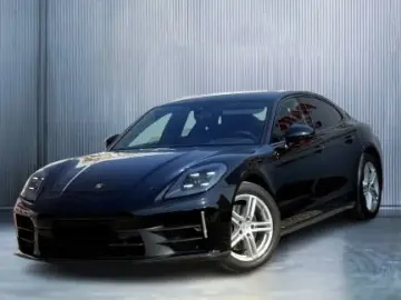 PORSCHE Panamera 4