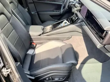 PORSCHE Panamera 4