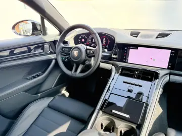PORSCHE Panamera 4
