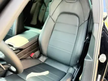 PORSCHE Panamera 4