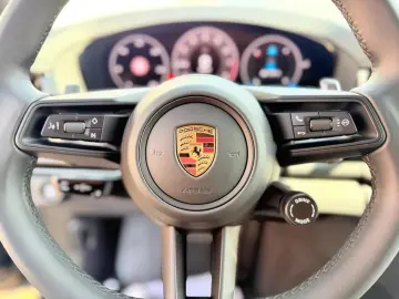 PORSCHE Panamera 4