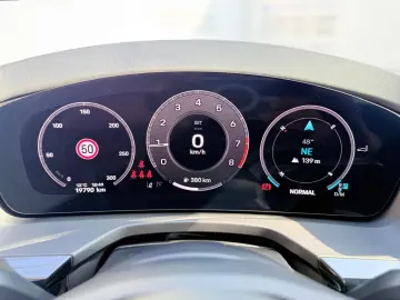 PORSCHE Panamera 4