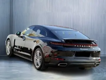 PORSCHE Panamera 4
