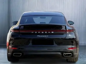 PORSCHE Panamera 4