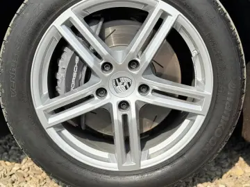 PORSCHE Panamera 4
