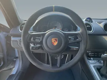 PORSCHE Cayman 718 GT4 RS Clubsport Lift Bose