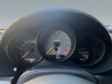 PORSCHE Cayman 718 GT4 RS Clubsport Lift Bose