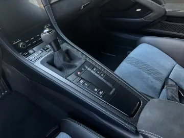 PORSCHE Cayman 718 GT4 RS Clubsport Lift Bose