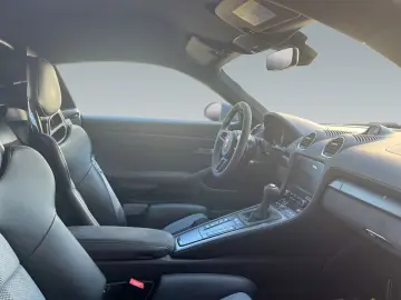 PORSCHE Cayman 718 GT4 RS Clubsport Lift Bose
