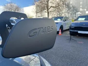 PORSCHE Cayman 718 GT4 RS Clubsport Lift Bose