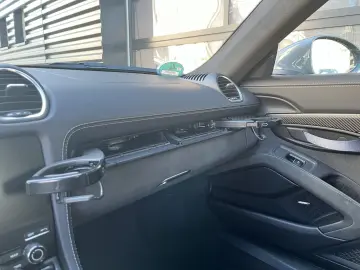 PORSCHE Cayman 718 GT4 RS Clubsport Lift Bose