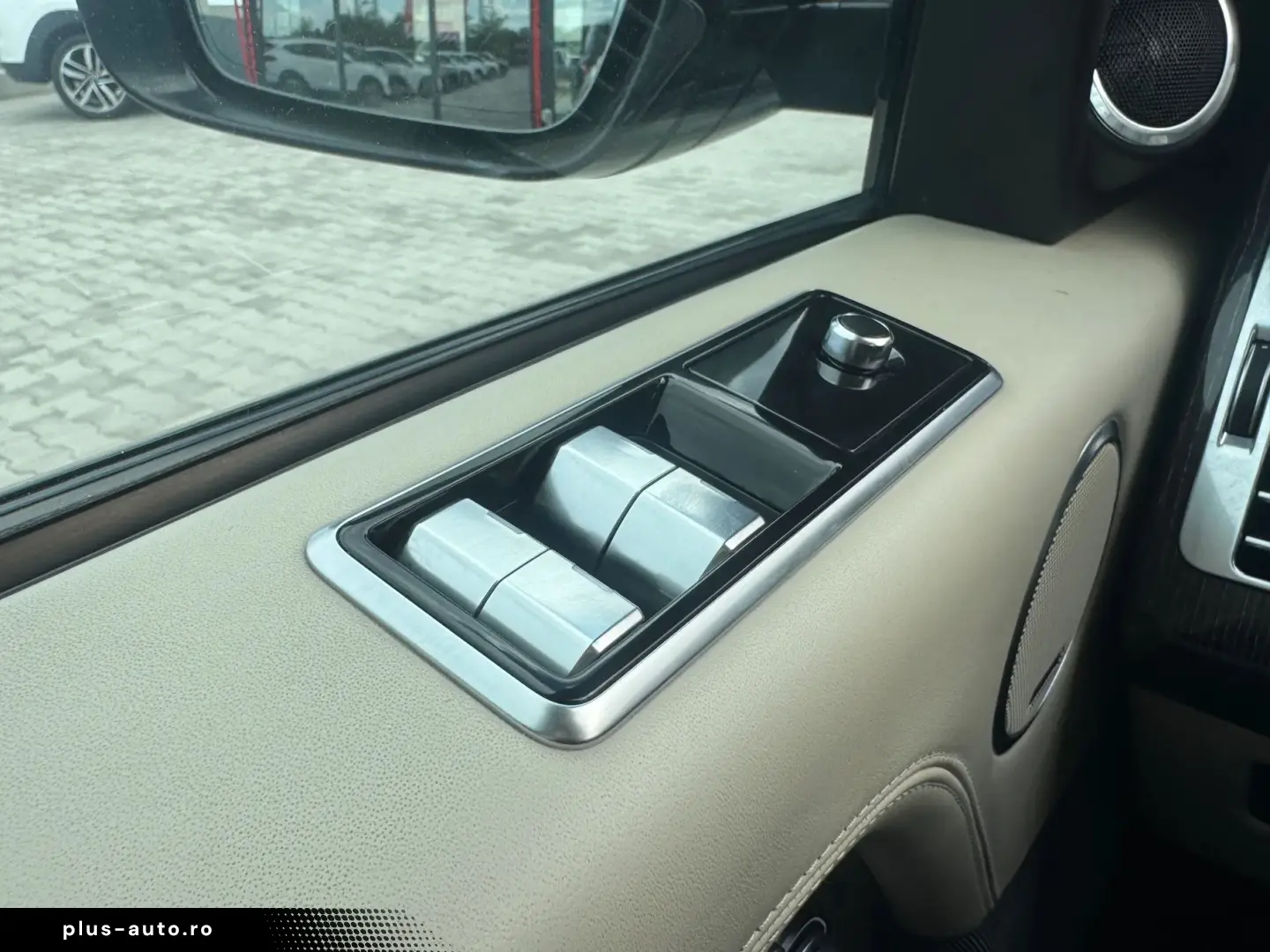 Land-Rover Range-Rover-Vogue