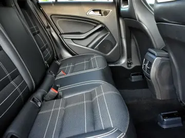 Mercedes-Benz A-200
