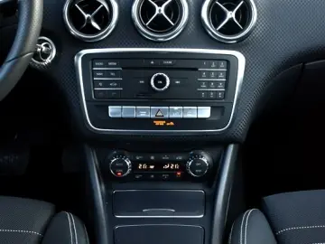 Mercedes-Benz A-200