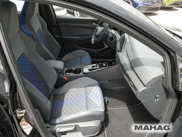 VW Golf VIII R Performance 2 0 TSI 4MOT LED  H&K Na
