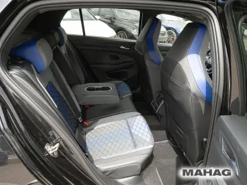 VW Golf VIII R Performance 2 0 TSI 4MOT LED  H&K Na