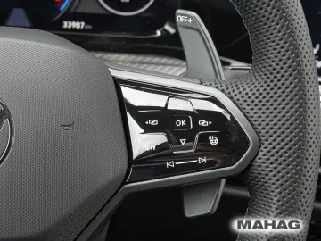 VW Golf VIII R Performance 2 0 TSI 4MOT LED  H&K Na