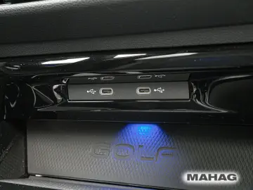 VW Golf VIII R Performance 2 0 TSI 4MOT LED  H&K Na