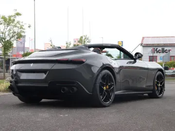 FERRARI Roma Spider  GRIGIO SCURO SITZBELÜFT JBL NACKENW