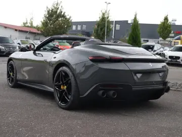 FERRARI Roma Spider  GRIGIO SCURO SITZBELÜFT JBL NACKENW