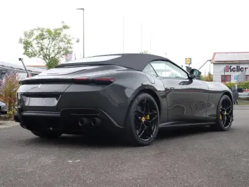 FERRARI Roma Spider  GRIGIO SCURO SITZBELÜFT JBL NACKENW