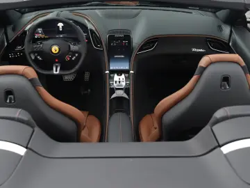 FERRARI Roma Spider  GRIGIO SCURO SITZBELÜFT JBL NACKENW