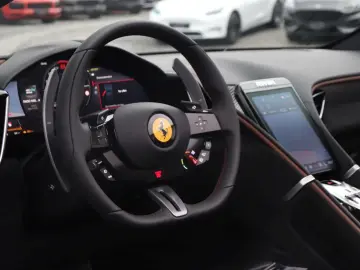 FERRARI Roma Spider  GRIGIO SCURO SITZBELÜFT JBL NACKENW