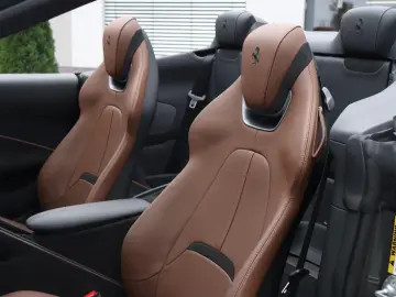 FERRARI Roma Spider  GRIGIO SCURO SITZBELÜFT JBL NACKENW