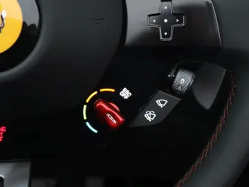 FERRARI Roma Spider  GRIGIO SCURO SITZBELÜFT JBL NACKENW