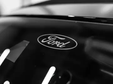 FORD 5.0 V8 GT PREMIUM LEATHER NAVI XENON TOP